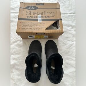 Women’s Kirkland Signature Black Shearling Boots Size 7